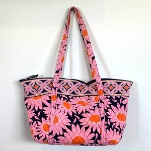 Vera Bradley “Loves Me” Daisy bag tote. In very good pre owned condition.